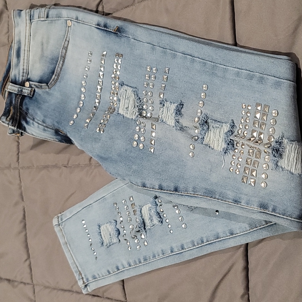 Venus size 6 new without tags rhinestone leg skinny jeans